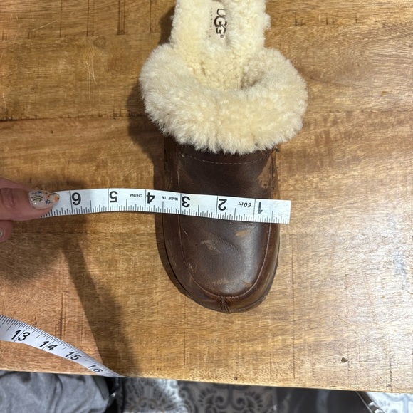 UGG Women’s Brown Wooden Shearling Lined Clogs - Picture 13 of 13